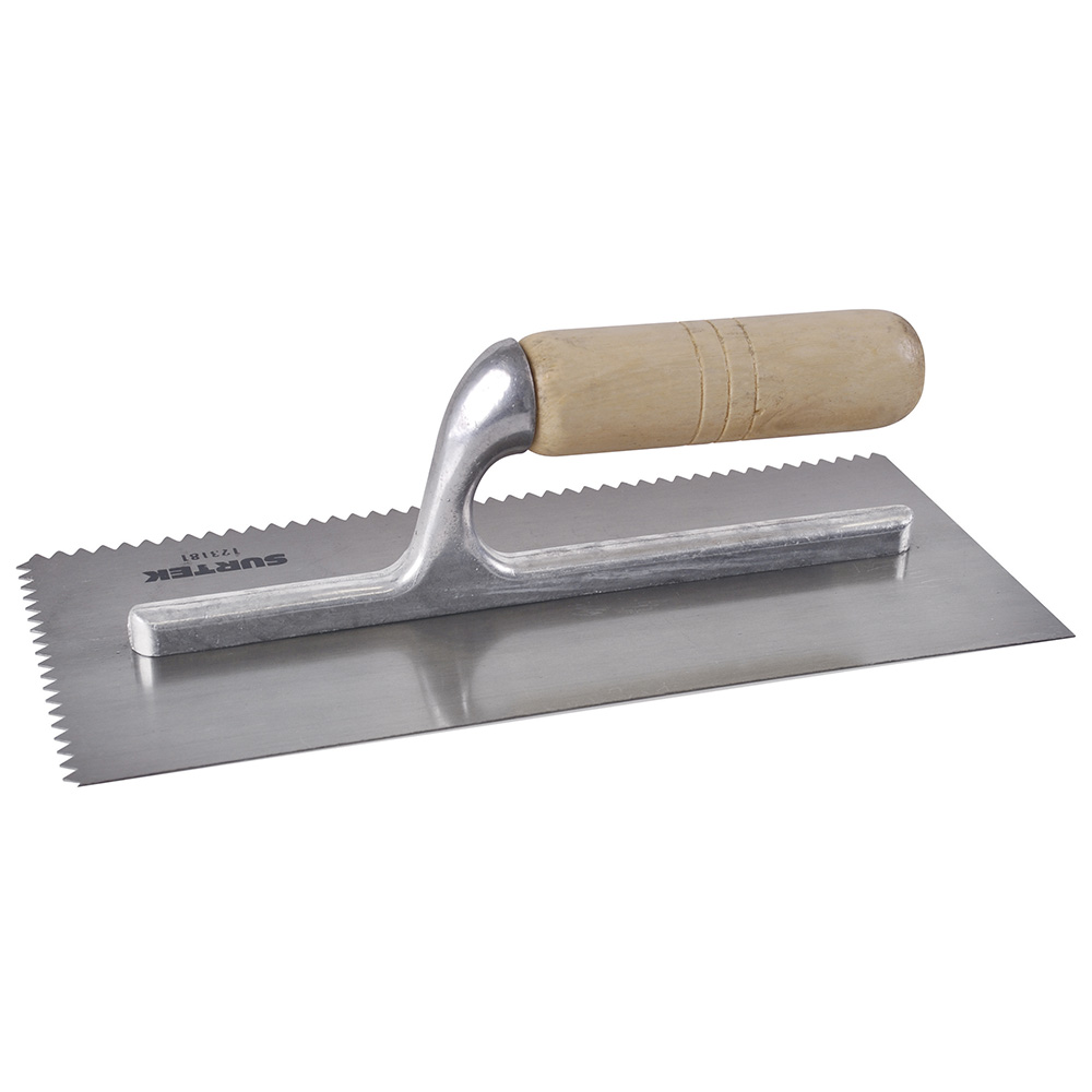Llana dentada triangular de acero al alto carbón con mango de madera 11" x 5", Surtek